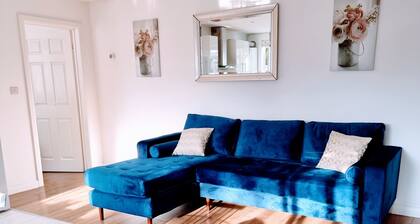 Sunny detached bungalow with private courtyard