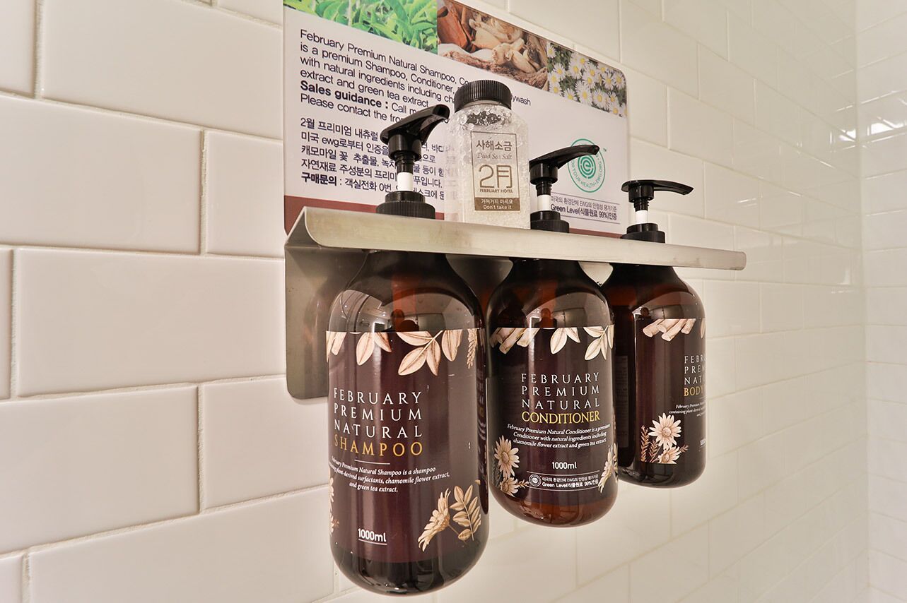 suite | bathroom | shower, towels