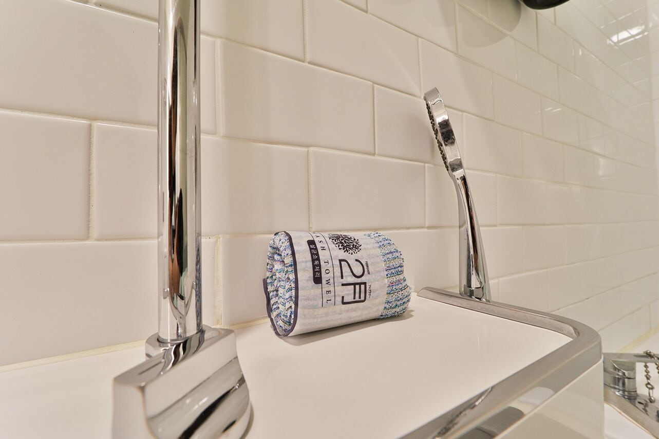 suite | bathroom | shower, towels