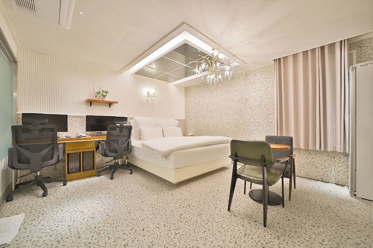 Suite | 1 dormitori, decoració individual, mobiliari individual i wifi gratuïta