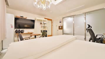 1 habitación, decoración personalizada y muebles diferentes