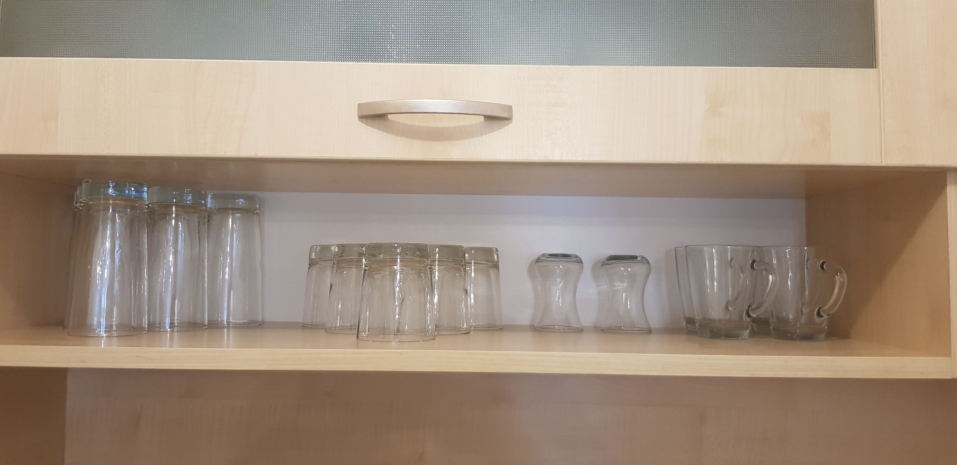 Réfrigérateur, four, bouilloire électrique