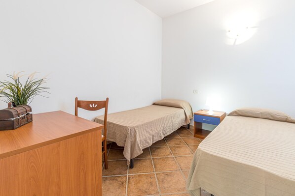 Apartemen Keluarga, beberapa kamar, 2 kamar mandi (Le Dimore di Nettuno 1 With Pool) | 2 kamar tidur, ruang kerja ramah laptop, dan setrika/meja setrika