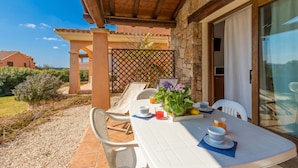 Familieleilighet, 2 soverom, 2 bad (Le Dimore di Nettuno 2 With Pool) | Terrasse/patio