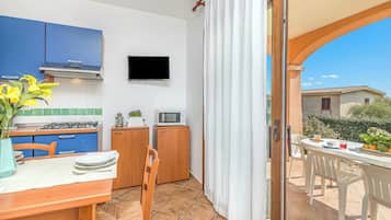 Apartamento família, vários quartos, 2 banheiros (Le Dimore di Nettuno 3 With Pool) | Opções para refeição