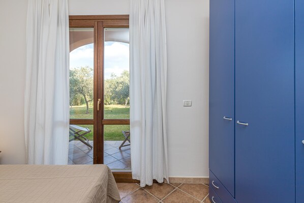 Familienapartment, Mehrere Schlafzimmer, 2 Bäder (Le Dimore di Nettuno 1 With Pool) | Ausblick vom Zimmer