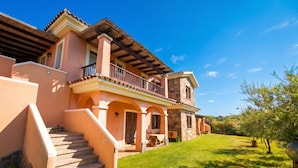 Familieleilighet, 2 soverom, 2 bad (Le Dimore di Nettuno 1 With Pool) | Hage