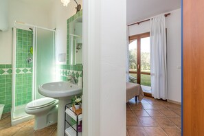 Familienapartment, Mehrere Schlafzimmer, 2 Bäder (Le Dimore di Nettuno 1 With Pool) | Badezimmer