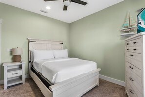 3 bedrooms, iron/ironing board, WiFi, bed sheets