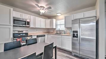 Fridge, microwave, stovetop, dishwasher
