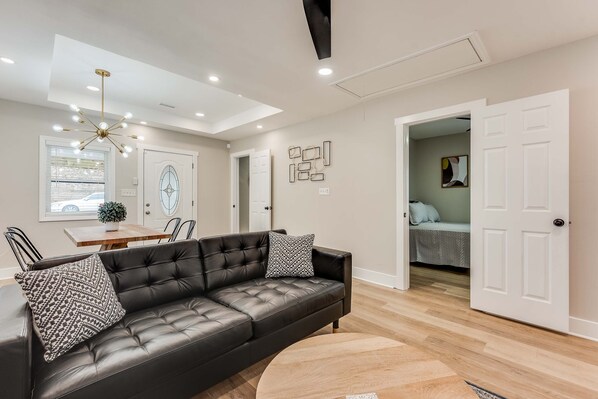 Interior - Upgraded and close to downtown and 75/85 (Atlanta)