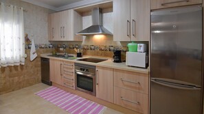 Frigorifero, microonde, forno, lavastoviglie