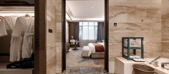 Feicui Zhouyu Hotel