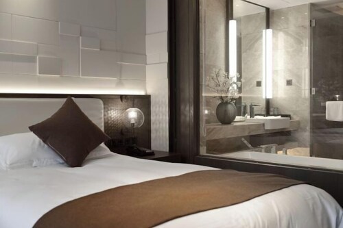 Feicui Zhouyu Hotel