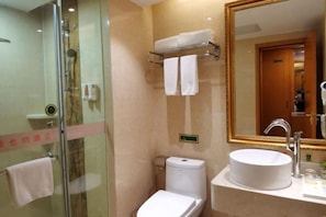 A bathroom with a glass-enclosed shower, a white sink, and a large mirror. - Vienna Hotel (Yulin Pedestrian Street) (Yulin)