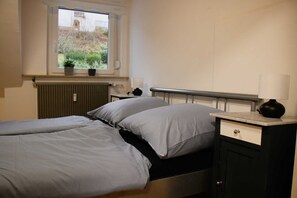 2 bedrooms, travel cot, WiFi, bed sheets