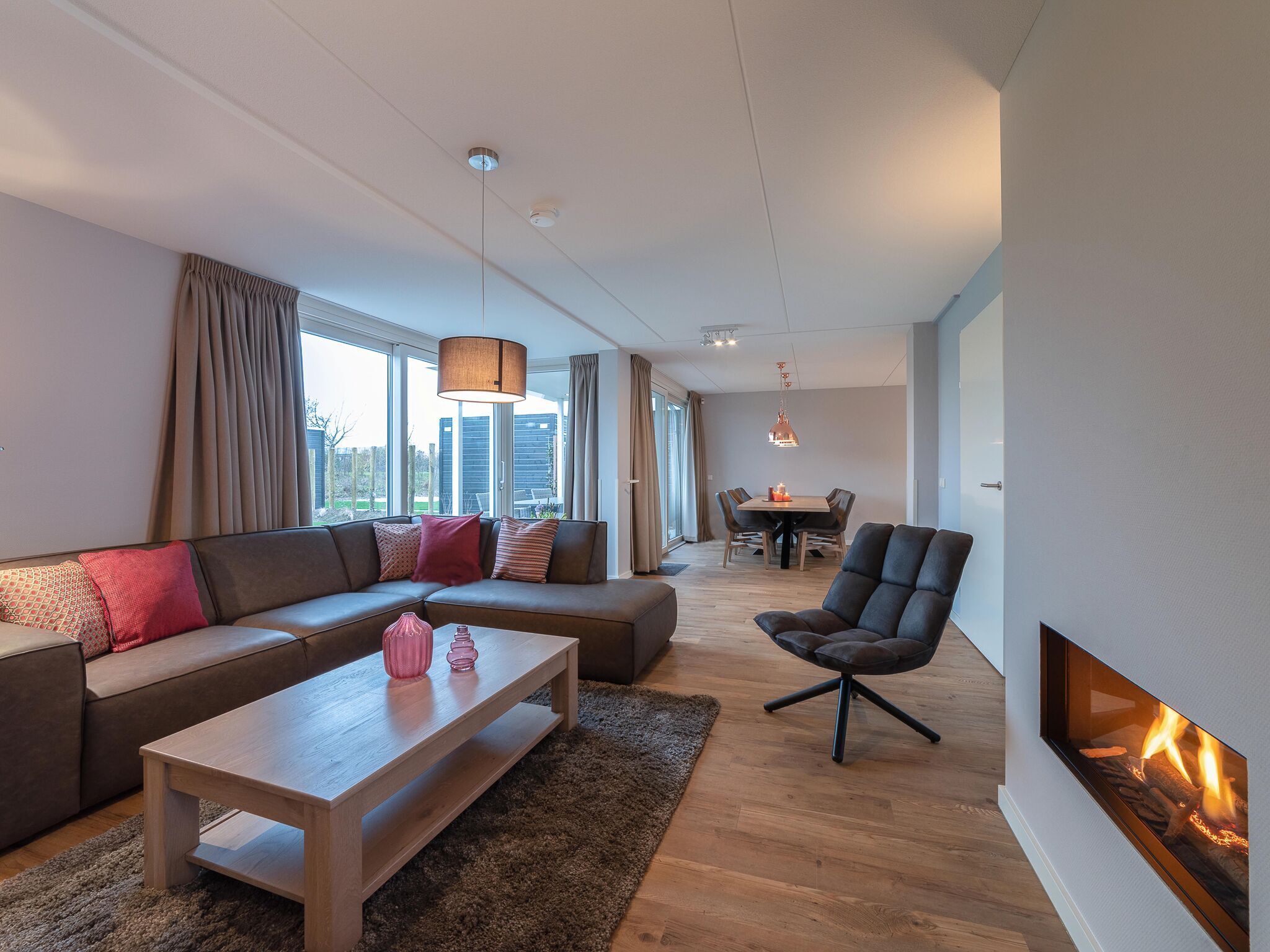 Fernseher, Kamin, DVD-Player, Stereoanlage