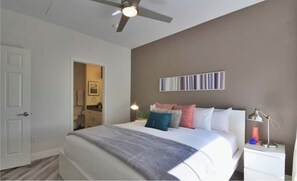 1 bedroom, desk, WiFi