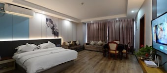 Hongye Holiday Hotel