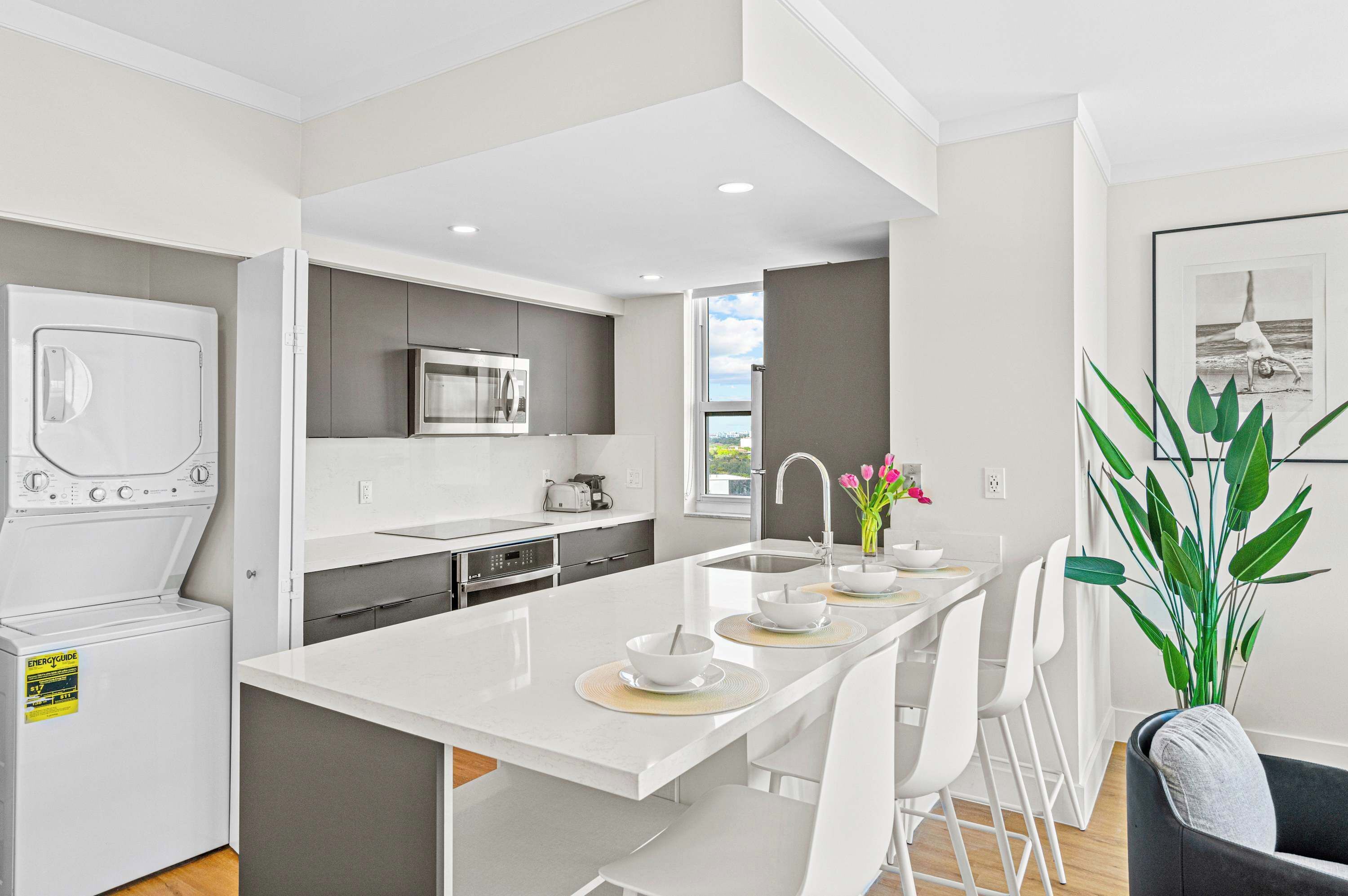 Kjøleskap, mikrobølgeovn, ovn og kokeplater