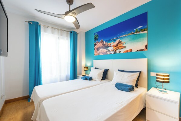 2 chambres, fer et planche à repasser, Wi-Fi gratuit, draps fournis