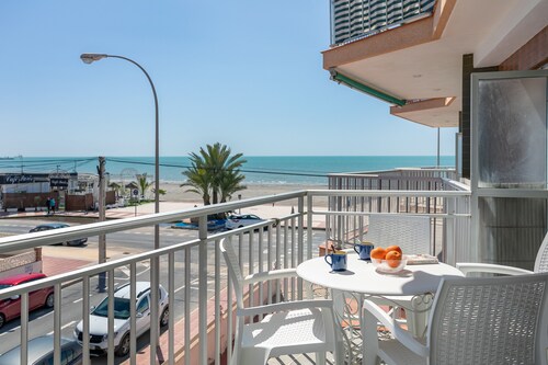Apartment with Stunning Sea Views, Balcony and Wi-Fi
