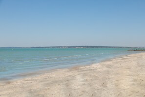 Beach nearby - Apartment with Stunning Sea Views, Balcony and Wi-Fi (Santa Pola)