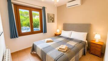 8 bedrooms, iron/ironing board, WiFi (free), bed sheets