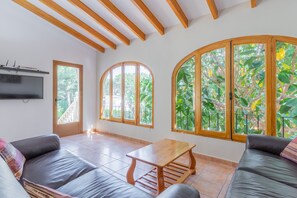 TV, DVD player, ping pong, stereo - Villa "Casa Emilia" with Pool, Garden and Wi-Fi (Moraira)