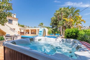 Bain à remous extérieur