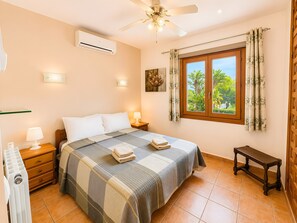 8 bedrooms, iron/ironing board, free WiFi, bed sheets - Villa "Casa Emilia" with Pool, Garden and Wi-Fi (Moraira)
