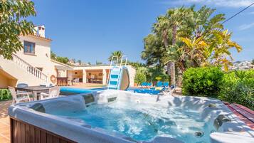 Baignoire à remous extérieure