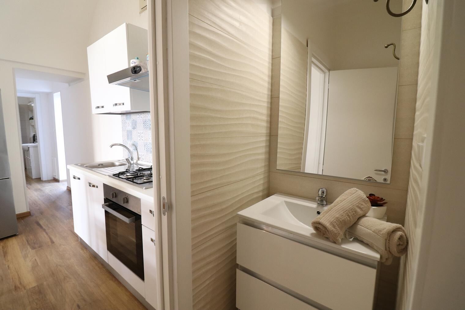 Frigorifero, forno, piano cottura, seggiolone