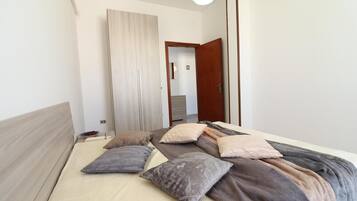 2 bedrooms, iron/ironing board, WiFi (free), bed sheets