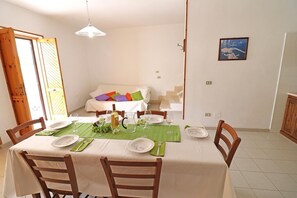 Dining - Holiday Apartment "Rita" with Air Conditioning and Terrace (Otranto)