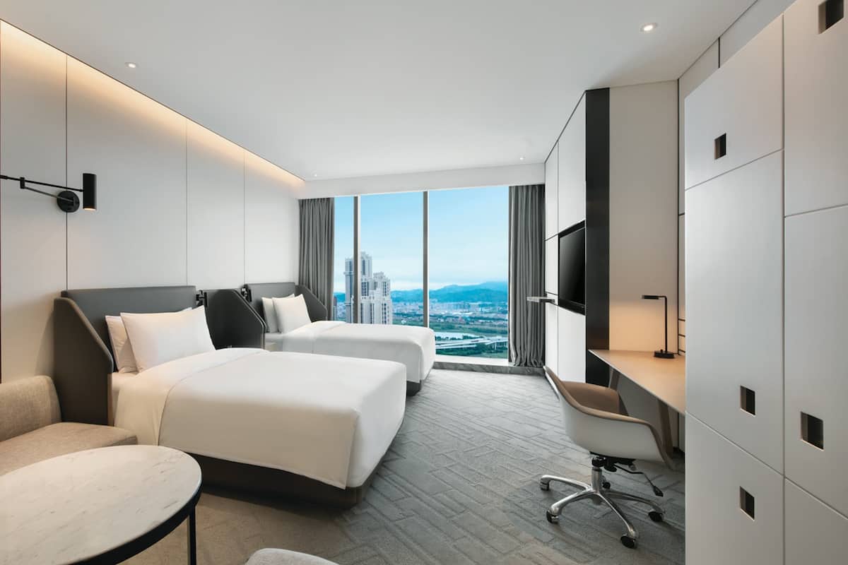 1 bedroom, premium bedding, minibar, in-room safe