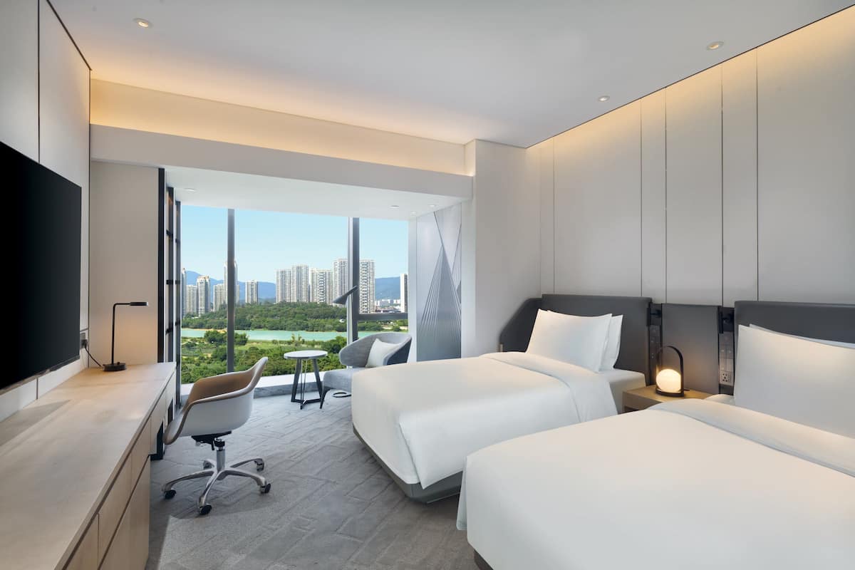1 bedroom, premium bedding, minibar, in-room safe