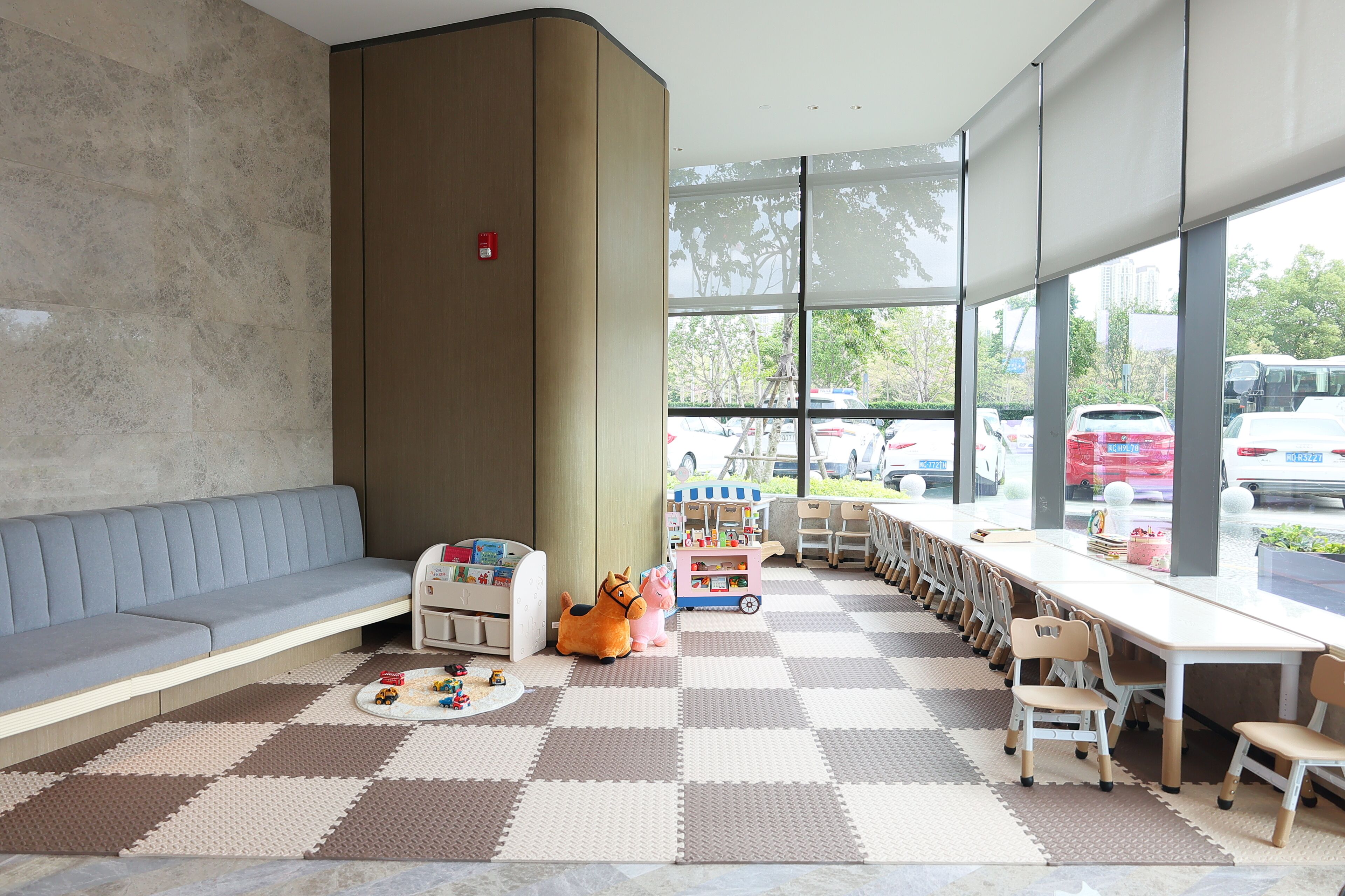 4 restaurantes, se sirve desayuno, cocina local e internacional 