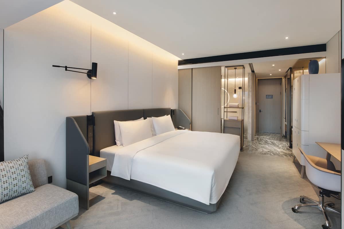 Standard Room, 1 King Bed, River View