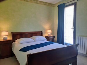 3 bedrooms, iron/ironing board, travel cot, free WiFi