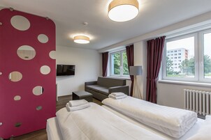 Family Apartment | Desk, free WiFi, bed sheets