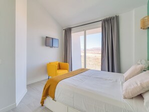 3 chambres, fer et planche à repasser, Wi-Fi gratuit, draps fournis