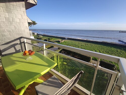 3-Room Apartment with Balcony and Parking - Sarzeau