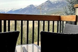 Property grounds - Sable Ridge View Suite -  Fireplace - Pool - A/C (Radium Hot Springs)