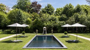 Piscina all'aperto, una piscina riscaldata