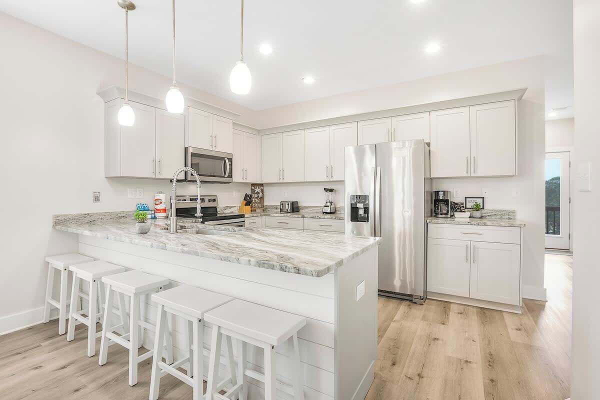 K ühlschrank, Mikrowelle, Ofen, Herdplatte