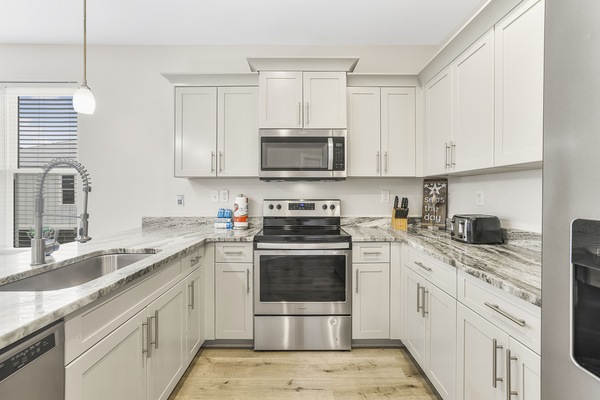 Refrigerador, microondas, horno, placa de cocina