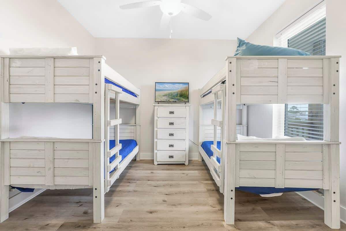 3 makuuhuonetta, silitysrauta/-lauta, ilmainen Wi-Fi, vuodevaatteet