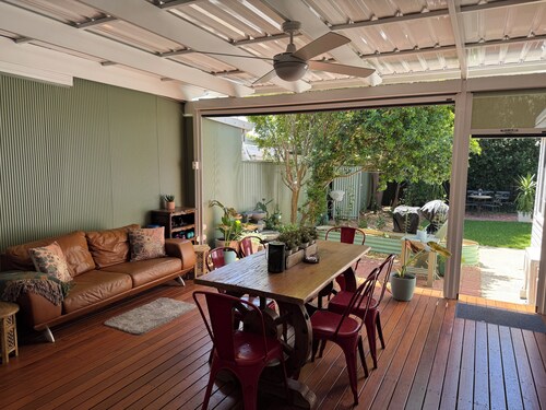 Clean and Stylish. Close to CBD. Newly renovated.