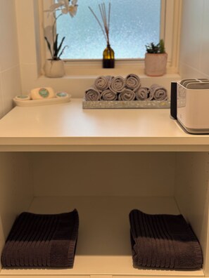 Interior - Clean and Stylish. Close to CBD. Newly renovated. (Clarence Gardens)